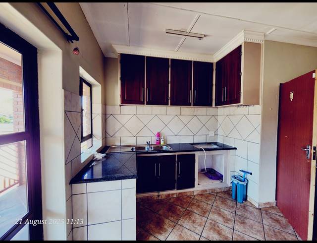 7 BEDROOM FREESTANDING FOR SALE IN HAYFIELDS